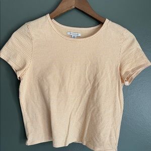 American Eagle Yellow checkered cropped short sleeve tee shirt. Size Small.